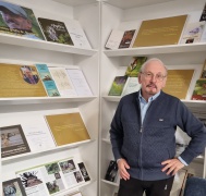 Bronius Šablevičius prie jam skirtos parodos. Organizatorių nuotrauka.